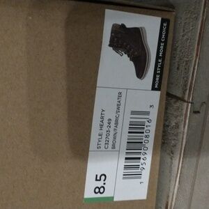 Cliffs by White Mountain hiking shoes